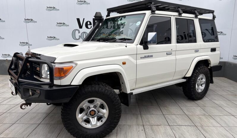 2014 Toyota Land Cruiser 76 4.5D-4D LX V8 Station Wagon full