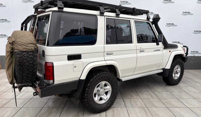 2014 Toyota Land Cruiser 76 4.5D-4D LX V8 Station Wagon full