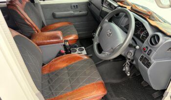 2014 Toyota Land Cruiser 76 4.5D-4D LX V8 Station Wagon full