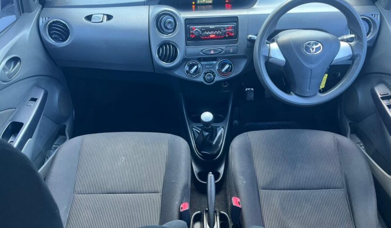 2017 Toyota Etios Sedan 1.5 Xs full