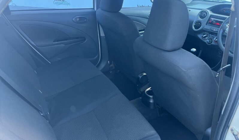 2017 Toyota Etios Sedan 1.5 Xs full