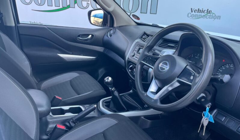 2022 Nissan Navara 2.5DDTi SE full