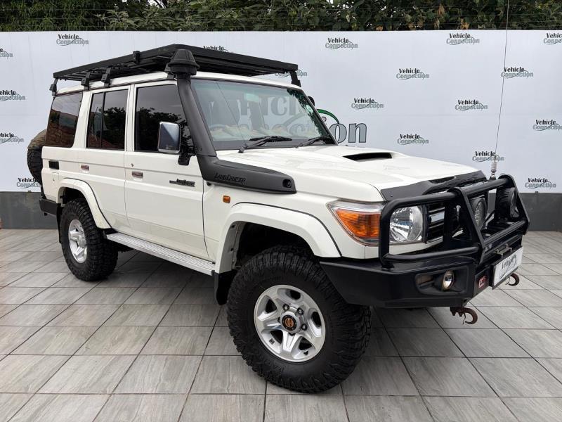 Toyota Land Cruiser 76 4.5D-4D LX V8 Station Wagon For Sale in