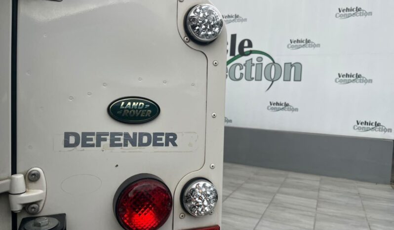 2010 Land Rover Defender 90 TD Station Wagon full
