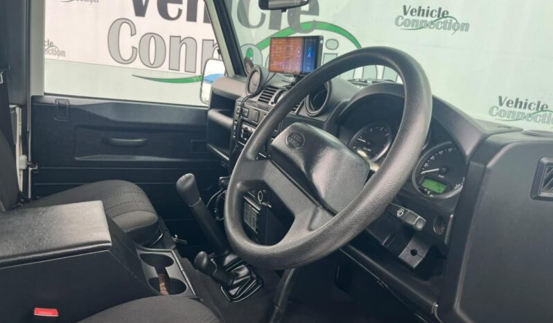 2010 Land Rover Defender 90 TD Station Wagon full