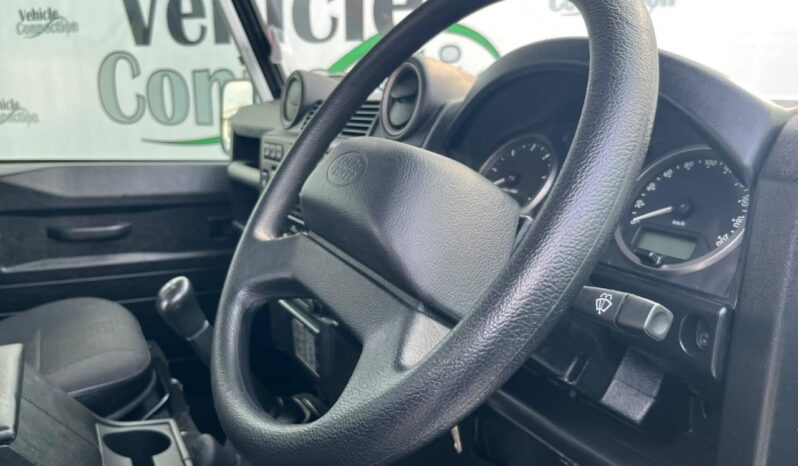 2014 Land Rover Defender 90 Puma Station Wagon full