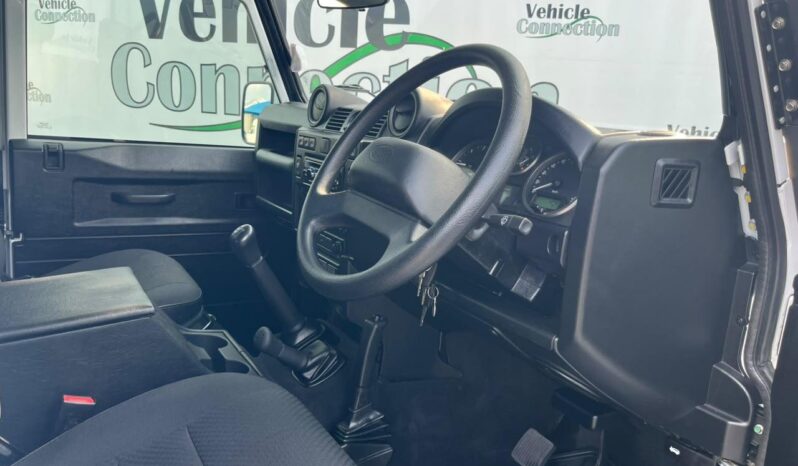 2014 Land Rover Defender 90 Puma Station Wagon full